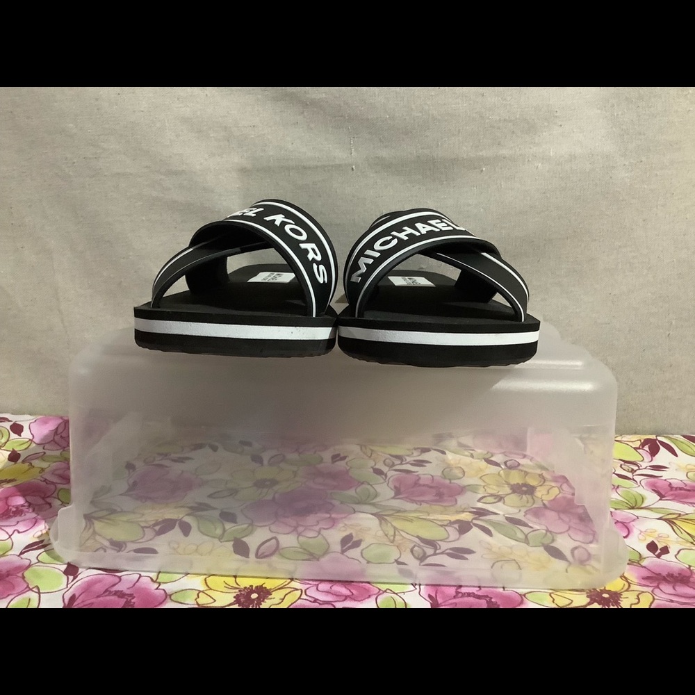 Michael Kors Women Slides - Picture 4 of 7